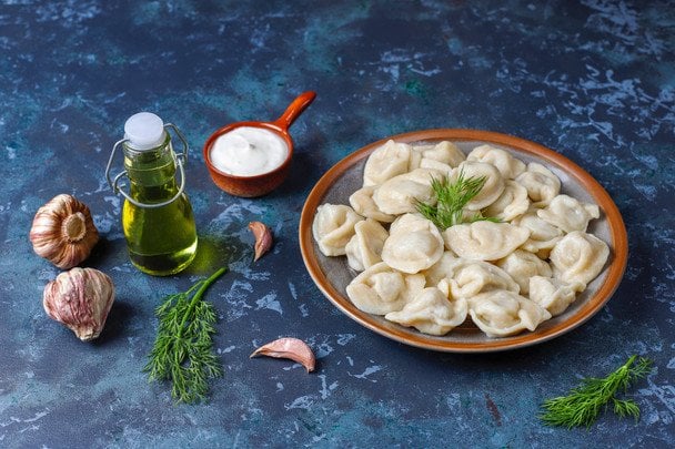 Sekret soczystych pierogów: mały trik z cukrem w farszu