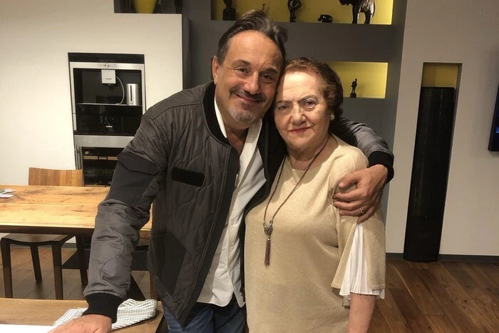 Garik Krichevsky congratulated his mother on her birthday from a distance: his wishes