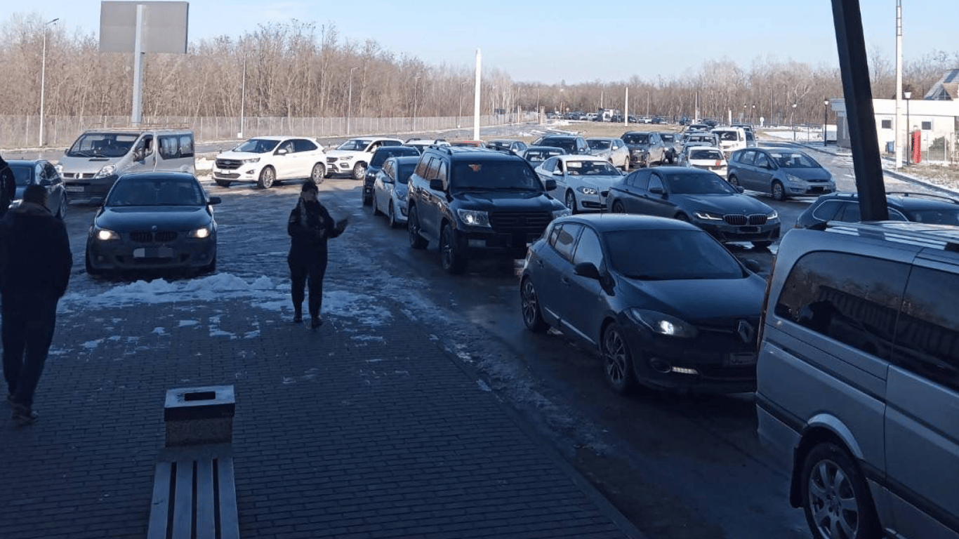 Пробки на подъездах к границе с Молдовой: многокилометровые очереди на трассе Одесса — Рени
