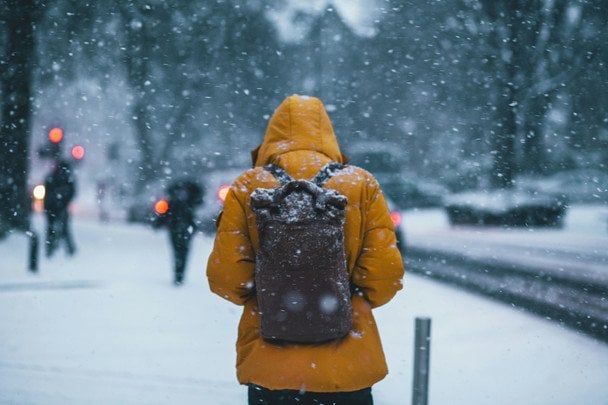 Jak uczynić zimową kurtkę cieplejszą: 6 prostych sposobów bez zakupu nowej