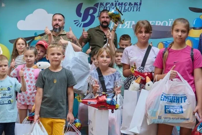 Children prepare for school with Ukrainian helicopters