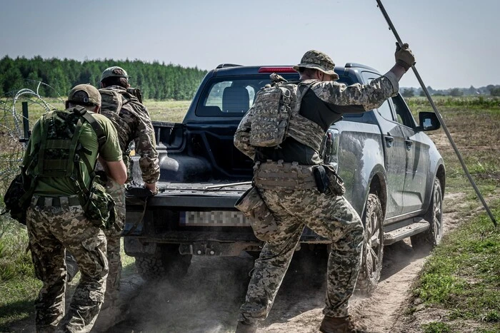 Kanadische Soldaten zeigen, wie sie ukrainische Kämpfer ausbilden (Foto)