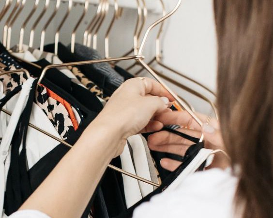 Clothes on hangers: 5 ways to prevent slipping