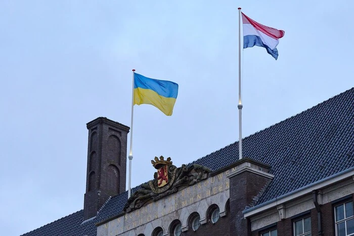 Ukrainian flag at the Ministry of Defense building