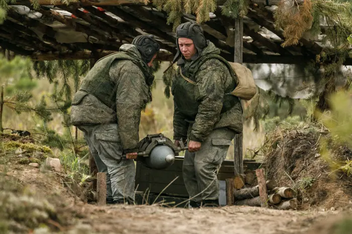 Ополченці відновлюють бронетехніку на передовій