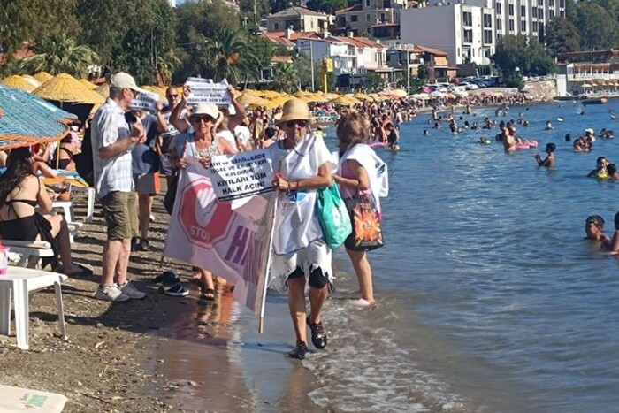 Mass protests on tourist beaches in Turkey