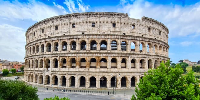 Colosseum attacked by rude tourists