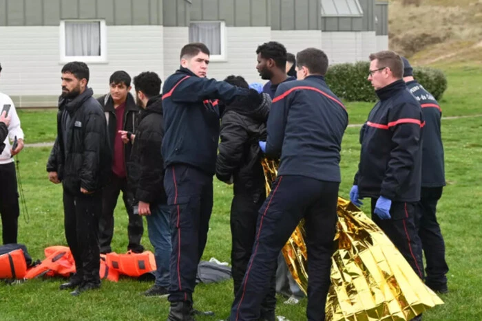 France rescued 107 migrants crossing the English Channel