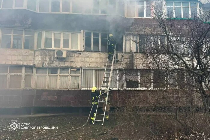 In Dnipro wurde ein Mann während eines Brandes in einer Wohnung verletzt