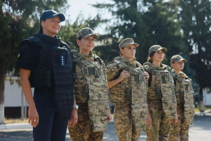 Picture of women's body armor in police units