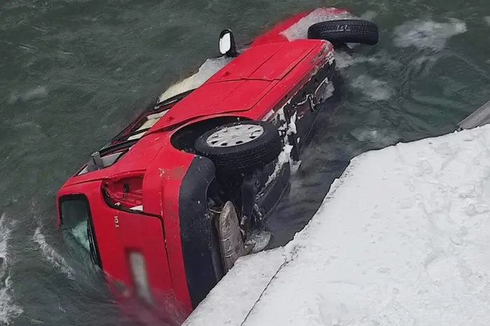 Auto stürzte in den Fluss. In Transkarpatien ereignete sich ein tödlicher Unfall (Foto)