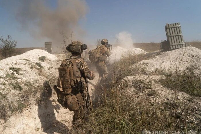 Soldiers from the Ukrainian Armed Forces