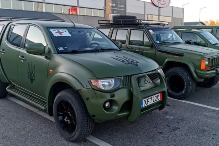 Volunteers hand over cars to military units