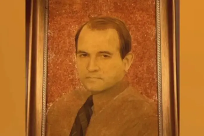 Amber portrait of Medvedchuk at auction