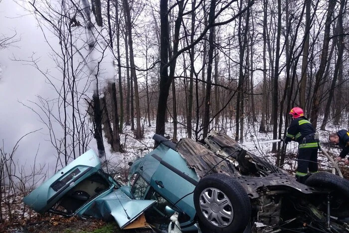 Straszny wypadek w pobliżu Winnicy – osobówka rozerwana na pół