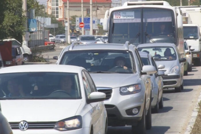 Russen auf besetzten Gebieten führen die obligatorische Umstellung von Autokennzeichen ein