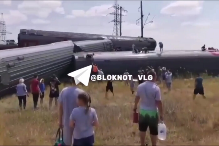 Passenger train derailed in Russia