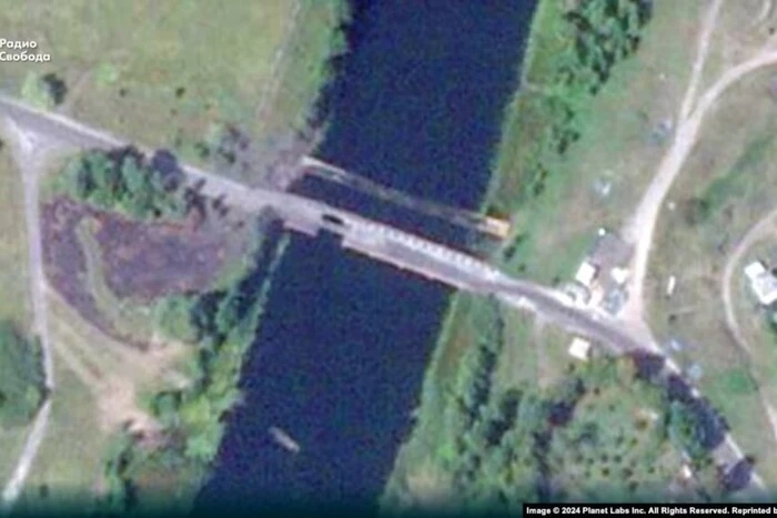 Ukrainian armed forces destroyed the last bridge across the river Seim