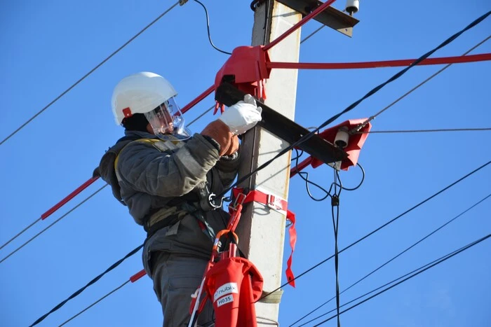 DTek-Energieexperten haben nach Beschuss das Licht für 14.000 Familien wieder eingeschaltet