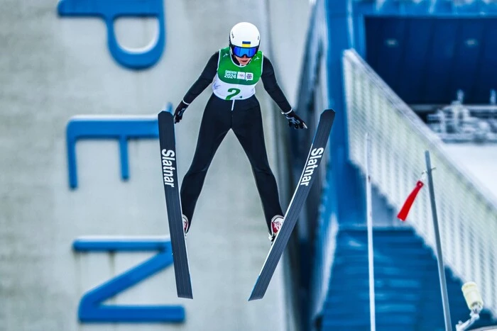 Die 17-jährige ukrainische Skispringerin Hluхova hat eine einzigartige Leistung erzielt