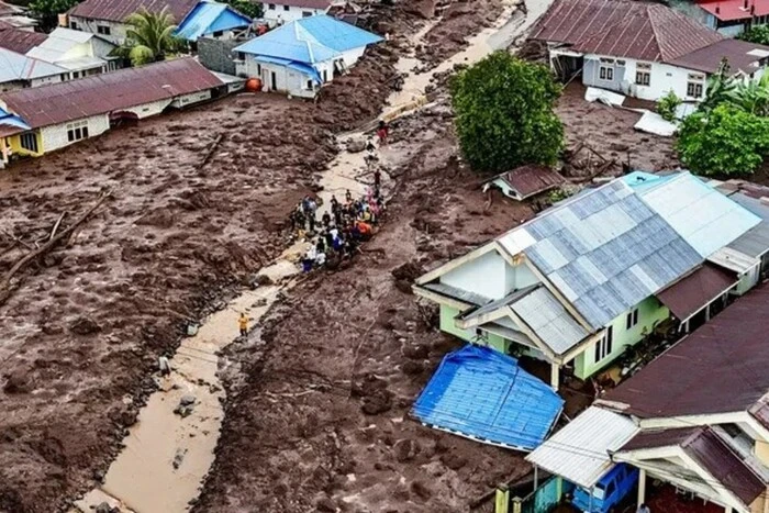 Massive Überschwemmungen in Indonesien: 13 Tote, Rettungsarbeiten laufen weiter