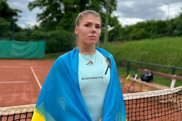 Ukrainian tennis player in the Armed Forces of Ukraine uniform