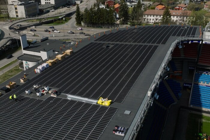 Vertical solar power station in Norway