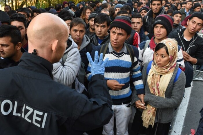 Refugees storm Germany