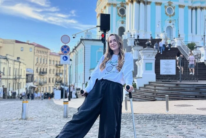 Svitolina returned to Ukraine on crutches