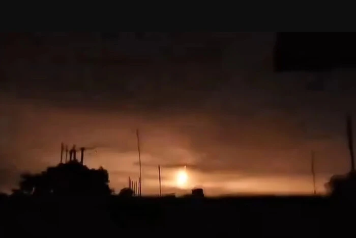 Asteroid explosion in the sky over the Philippines (video)