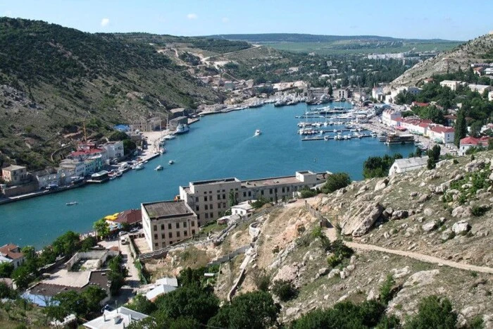 Putin's friends are building a yacht marina in Crimea