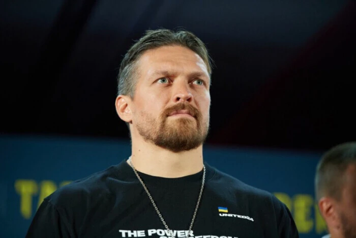 Usyk spotkał się z legendarnym Lennoksem Lewisem przed rewanżem z Fury'm