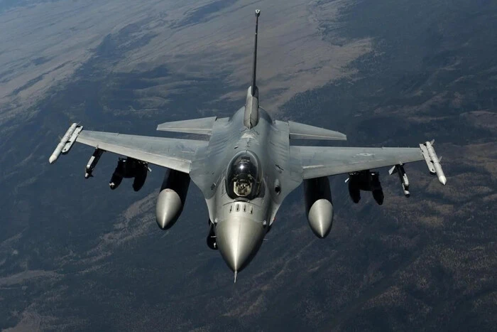 First F-16 fighter jets for Ukraine