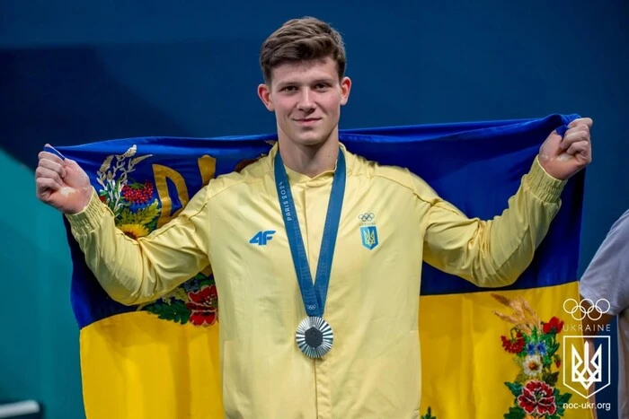 Ukrainian Olympians on the podium in Paris