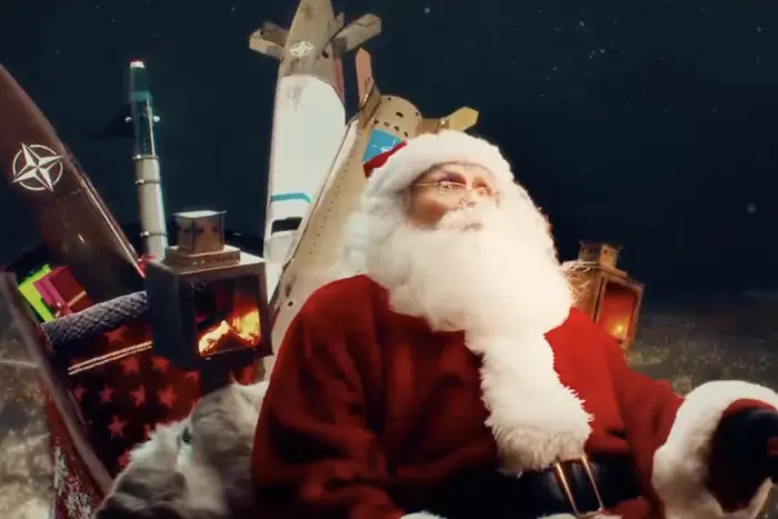 Mord an Santa Claus. Russischer Propaganda-Dreh mit zynischem Clip