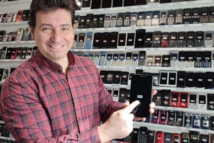 Guinness record collection of mobile phones