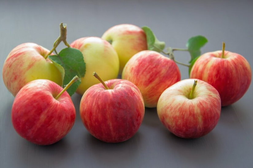 tomatoes and apples in a basket