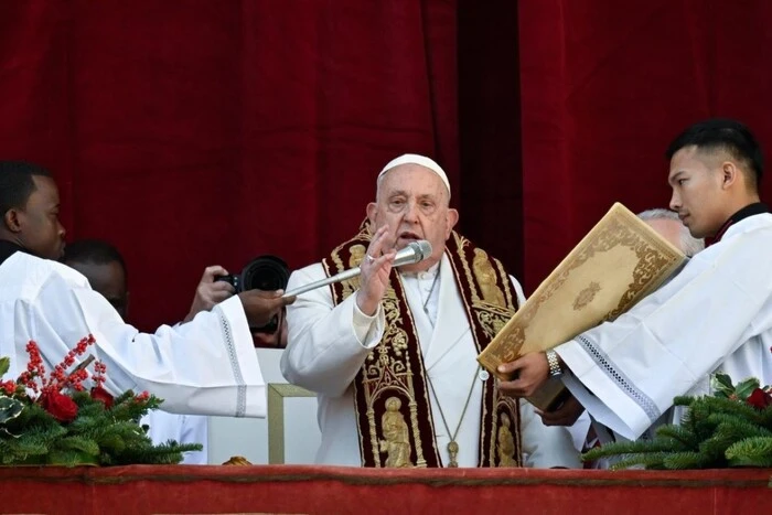 Papież Franciszek w bożonarodzeniowym orędziu zaapelował, aby 'milknęła broń' w Ukrainie