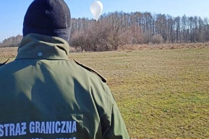 Unknown origin air balloon fell on the Polish border