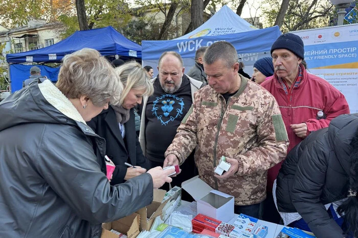 In Odessa haben Wohltätigkeitsorganisationen Hilfspunkte für die Opfer des Angriffs eingerichtet