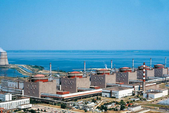 Occupants in trenches near the cooling pond of Zaporizhia Nuclear Power Plant