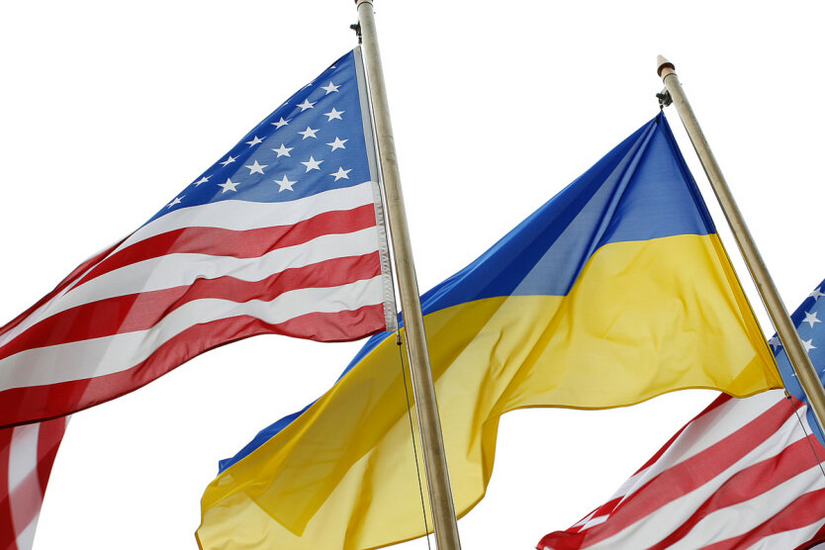 США зупинили імміграційні програми для біженців