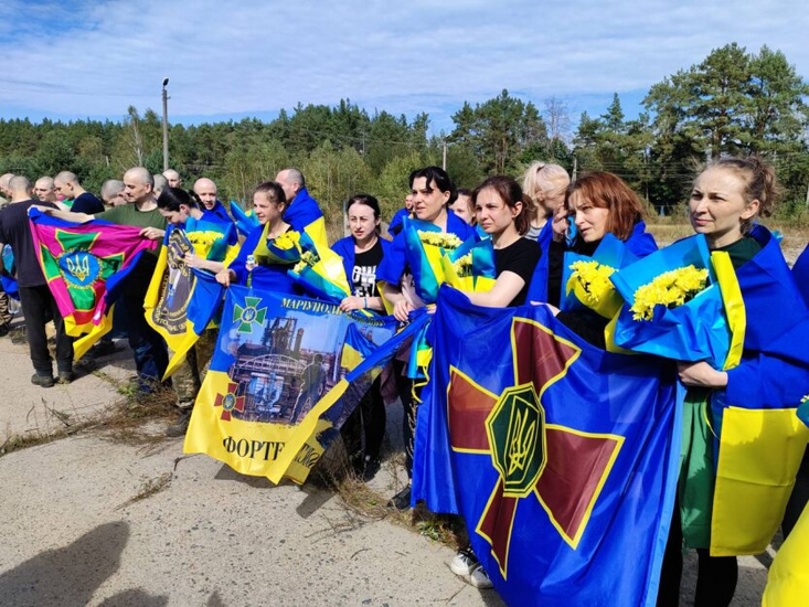 Зеленський приймає військовослужбовців і цивільних осіб, звільнених з полону