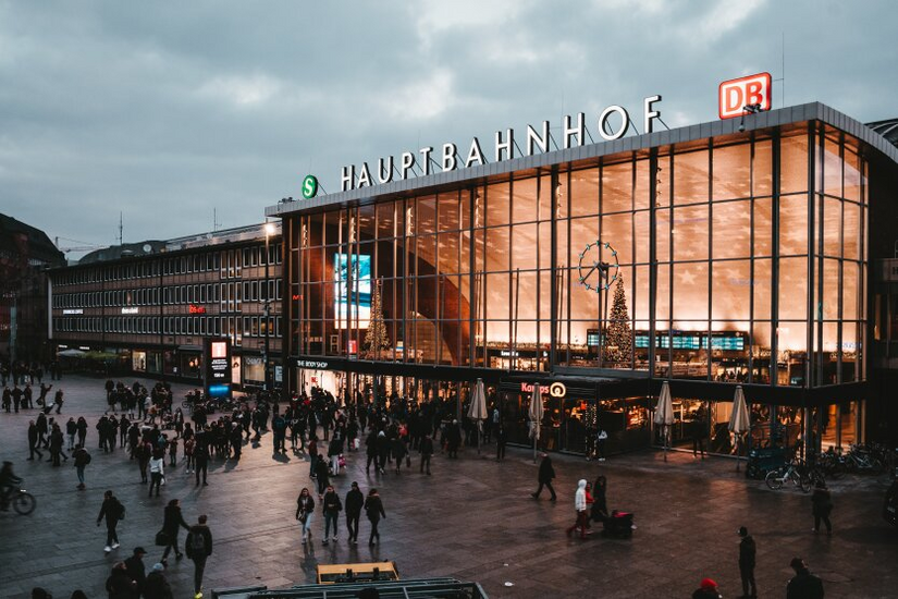 Німеччина зупинила видавання документів українцям