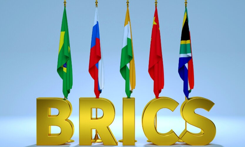 Photo with a symbolic image of the failure of Russia's ambitious financial project within the framework of BRICS with expert's conclusions