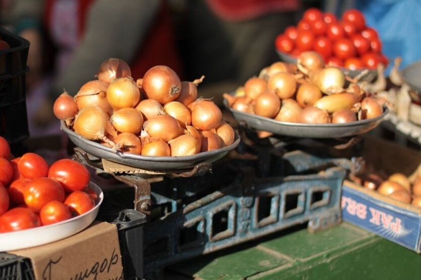 Prices for potatoes, cucumbers, carrots, and onions in the supermarket