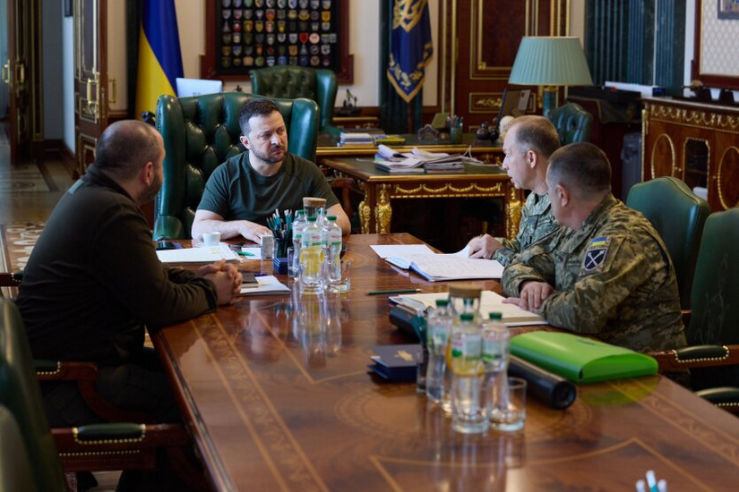 Zelensky in a meeting with Syrsky