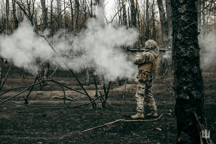 Военные демонстрируют тактику врага