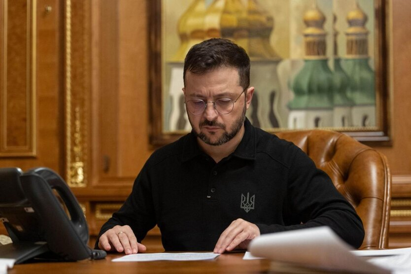 Zelensky and Biden in a phone call