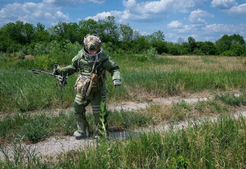 Ministry of Defense codified individual demining set